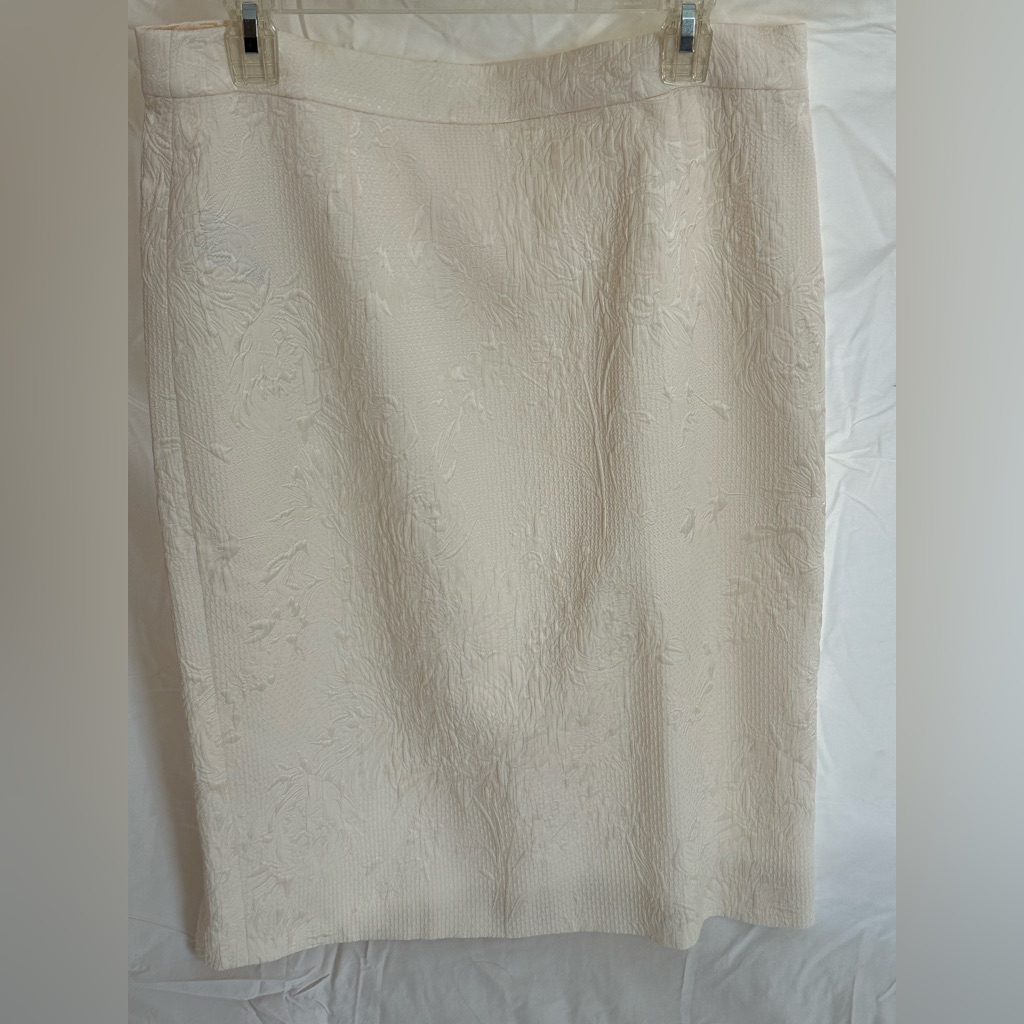 Escada Textured Cream Pencil Skirt